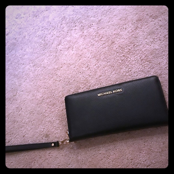 Brand NEW with tag. Jet set travel wristlet - Picture 1 of 5